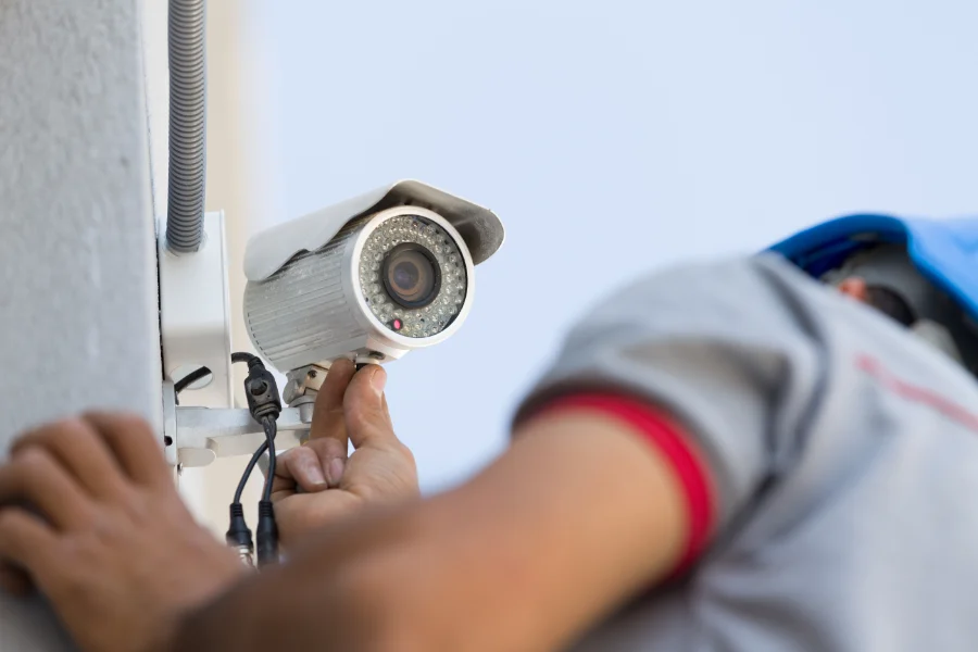 Hoe installeer je een beveiligingscamera in je eigen huis
