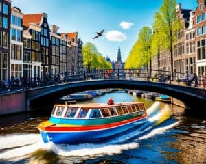Maak een rondvaart door de grachten van Amsterdam, Nederland
